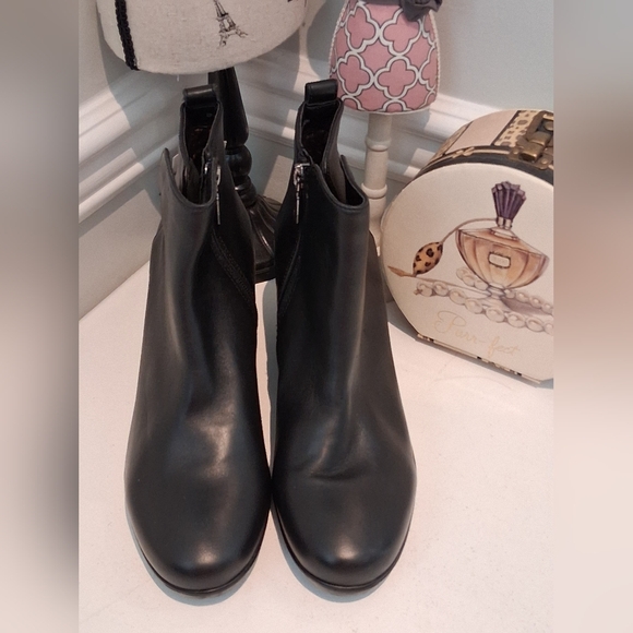 Blondo Waterproof Black Ankle Boots 8.5M NWT - Picture 3 of 12